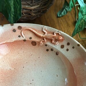 3D Gecko Lizard Studio Art Pottery Stoneware Bowl 8.5” Artist Signed Dyer
